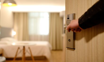 Why Hotel Slippers are an Essential Element of Guest Comfort