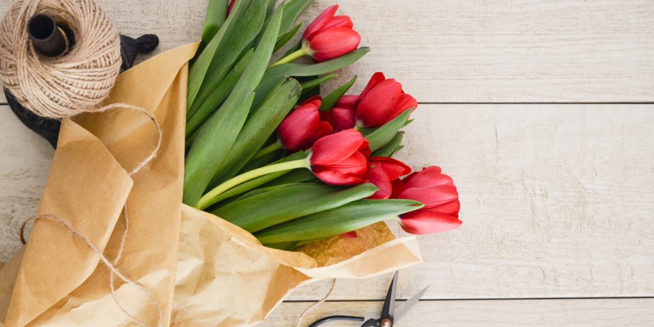 The Language of Blooms: Occasions When It’s Appropriate to Give Flowers