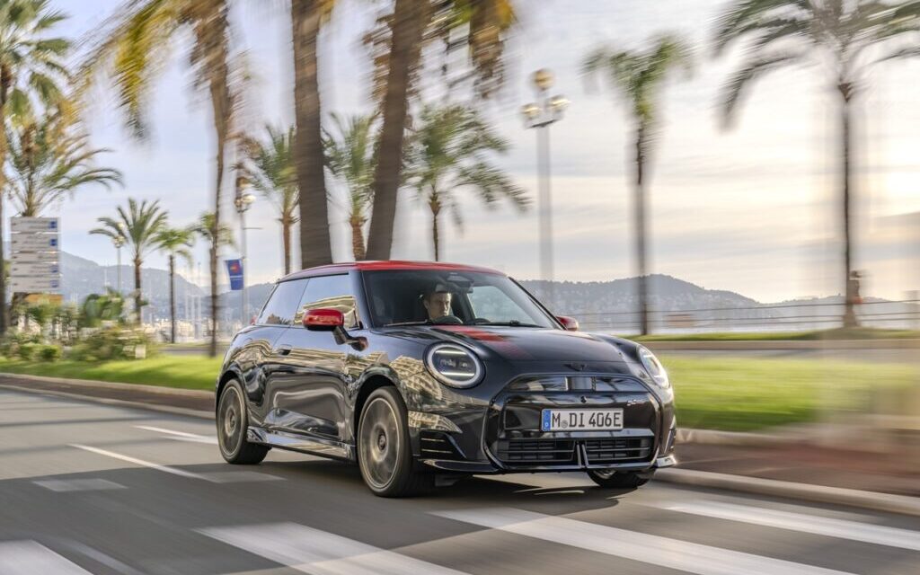 Inspired by John Cooper Works: The new MINI Cooper Electric in Sport Trim