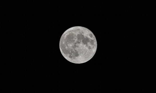 What is the difference in Time With Earth and the Moon?