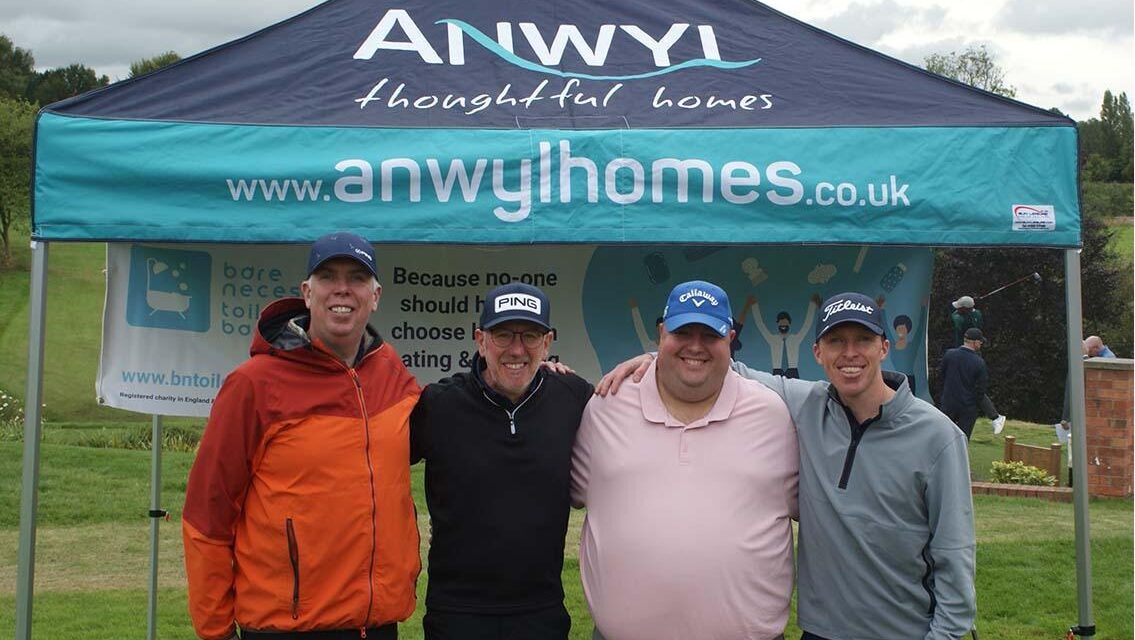 Golfers pitch in to help toiletry bank