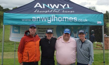 Golfers pitch in to help toiletry bank