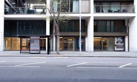 KAHN® LANDMARK appoints Rapleys to market prestigious 2,600 Sq. Ft. car showroom on Kensington High Street – A hub for luxury automotive retail