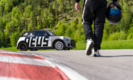 Line-up for the 24-hour race: Samantha Tan makes her debut in the MINI John Cooper Works at the Nürburgring