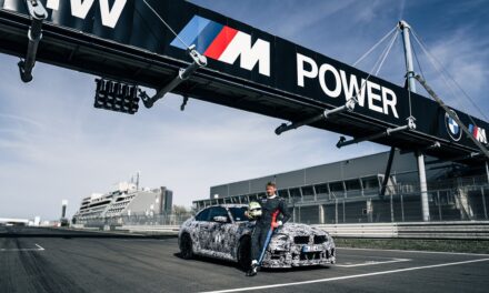 The BMW M2 CS sets a new record of 7:25.5 minutes on the Nürburgring-Nordschleife