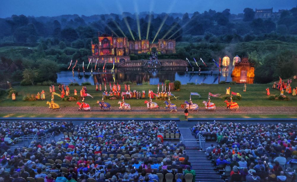 CROWDS CELEBRATE AS KYNREN’S TENTH ANNIVERSARY SEASON BEGINS IN BISHOP AUCKLAND