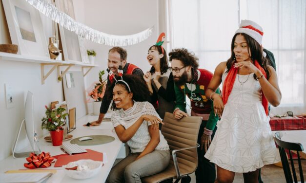 How to Choose the Perfect Hamper for Your Workmates