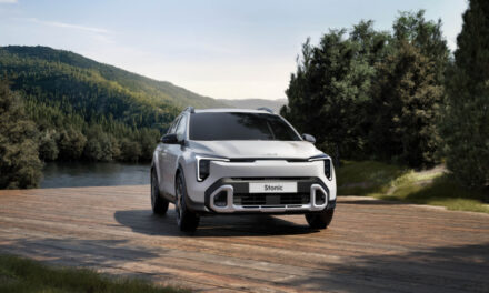 The new Kia Stonic breaks cover with a bold new look