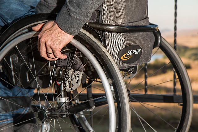 Mobility expert reveals five warning signs your elderly parent is hiding mobility struggles