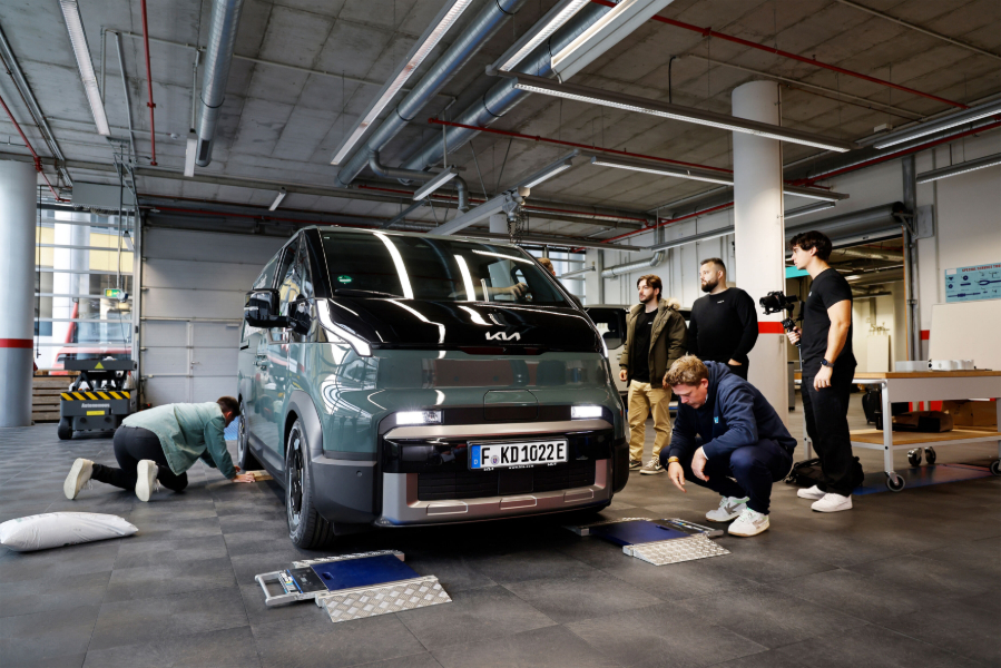 The Kia PV5 Cargo sets a Guinness World Record: 693.38 kilometres on a single charge