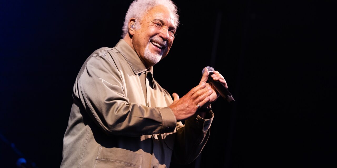 TOM JONES ANNOUNCES RETURN TO YORKSHIRE WITH BRAND NEW TOUR
