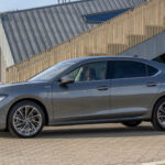 Superb Hatch version receives a plug-in hybrid powertrain with 200 kW output